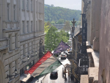 Váci utca-budapest-v-kerulet-vaci-utca_3.jpg