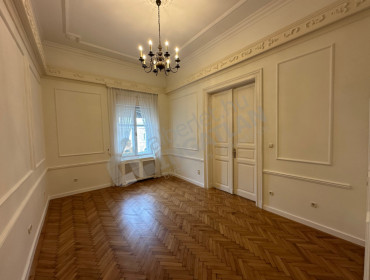 Alkotmány utca-budapest-v-kerulet-alkotmany-utca_12.jpg