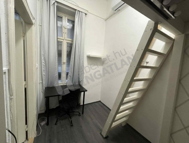 II. János Pál pápa tér-budapest-viii-kerulet-ii-janos-pal-papa-ter_6.jpg