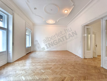 Lőrinc pap tér-budapest-viii-kerulet-lorinc-pap-ter_10.jpg