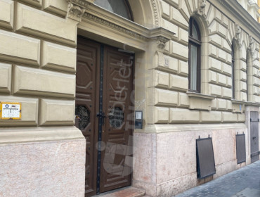 Országház utca-budapest-i-kerulet-orszaghaz-utca_8.jpg