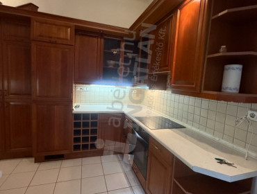 Kosztolányi Dezső tér-budapest-xi-kerulet-kosztolanyi-dezso-ter_12.jpg