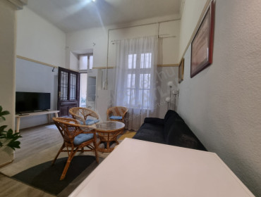 Országház utca-budapest-i-kerulet-orszaghaz-utca_13.jpg