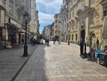 Váci utca-budapest-v-kerulet-vaci-utca_15.jpg